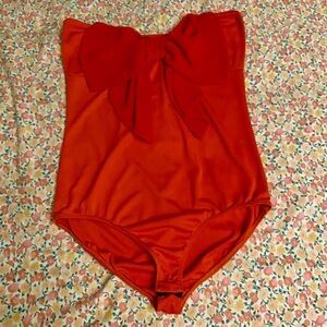 Lulu’s That's the Way Love Bows Strapless Red Bodysuit Size Medium